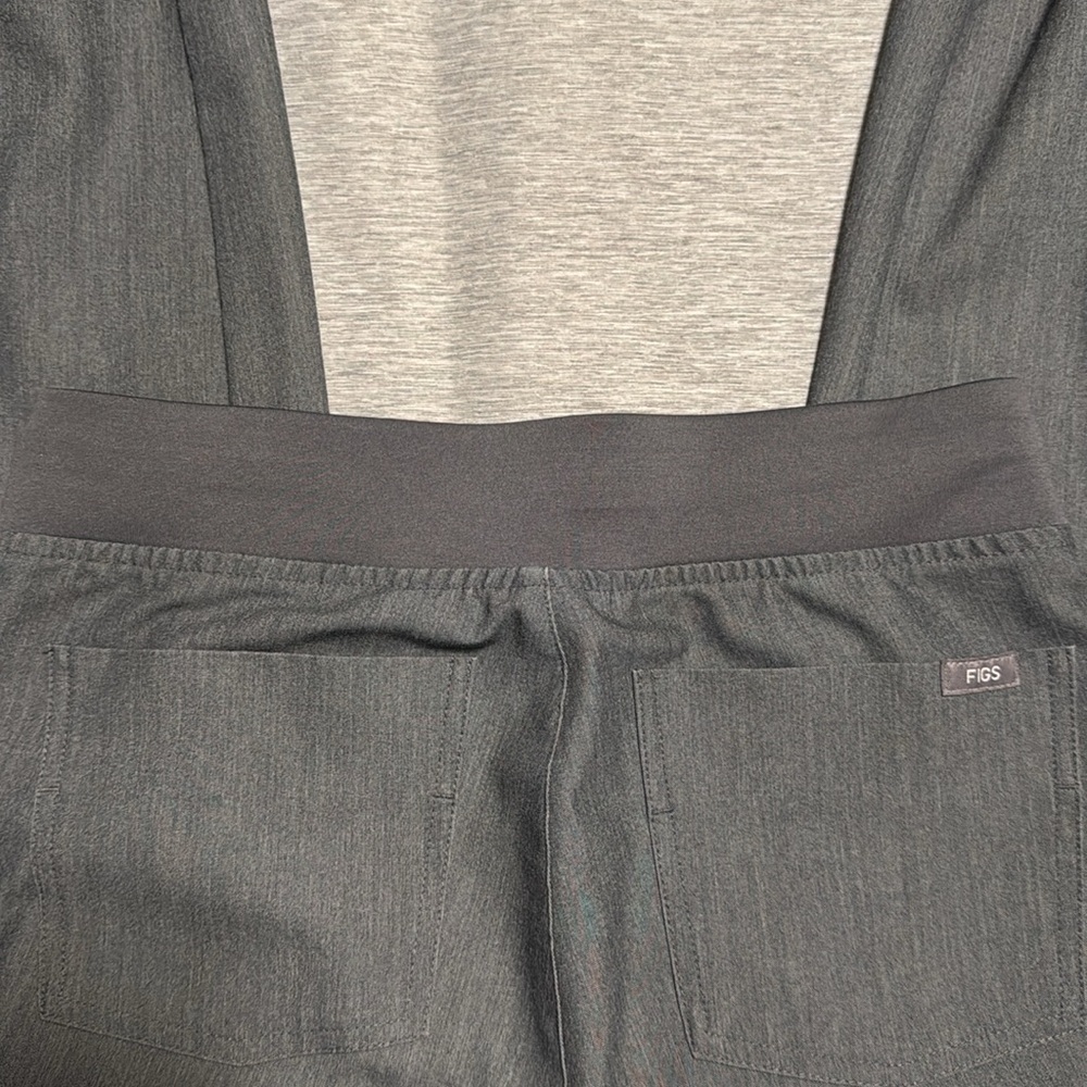 FIGS Graphite Scrub Set - Picture 6 of 8